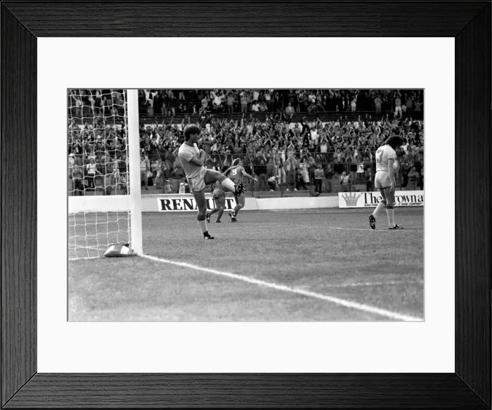 Framed Print : Division One Football 1985 / 86 Season, Chelsea v Everton, Stamford Bridge Framed Print : Division One Football 1985 / 86 Season, Chelsea v Everton, Stamford Bridge