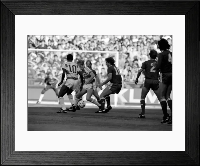 Framed Print : Division One Football 1985 / 86 Season, Queens Park Rangers v Liverpool, Loftus Road Framed Print : Division One Football 1985 / 86 Season, Queens Park Rangers v Liverpool, Loftus Road