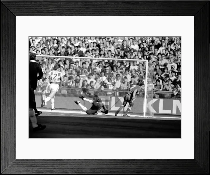 Framed Print : Division One Football 1985 / 86 Season, Queens Park Rangers v Liverpool, Loftus Road Framed Print : Division One Football 1985 / 86 Season, Queens Park Rangers v Liverpool, Loftus Road