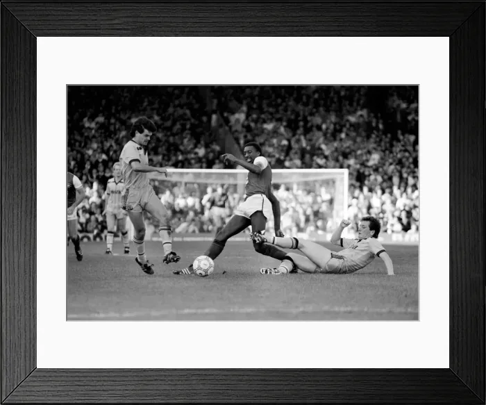 Framed Print : Division One Football 1985  /  86 Season, Arsenal v Aston Villa, Highbury