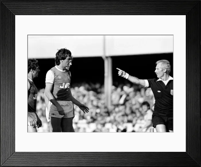 Framed Print : Division One Football 1985 / 86 Season, Arsenal v Aston Villa, Highbury Framed Print : Division One Football 1985 / 86 Season, Arsenal v Aston Villa, Highbury