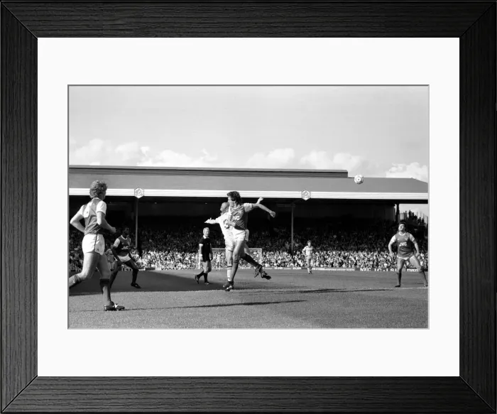 Framed Print : Division One Football 1985  /  86 Season, Arsenal v Aston Villa, Highbury