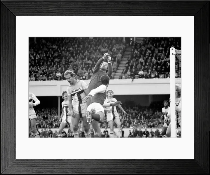 Framed Print : Division One Football, 1981 / 82 Season, Arsenal v Coventry, Highbury Framed Print : Division One Football, 1981 / 82 Season, Arsenal v Coventry, Highbury