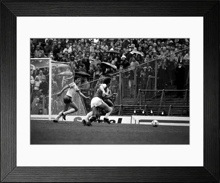 Framed Print : Division One Football, 1982 / 83 Season. Arsenal v West Ham United, Highbury Framed Print : Division One Football, 1982 / 83 Season. Arsenal v West Ham United, Highbury