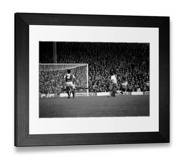 Framed Print : Division One Football, 1982 / 83 Season. Arsenal v West Ham United, Highbury Framed Print : Division One Football, 1982 / 83 Season. Arsenal v West Ham United, Highbury