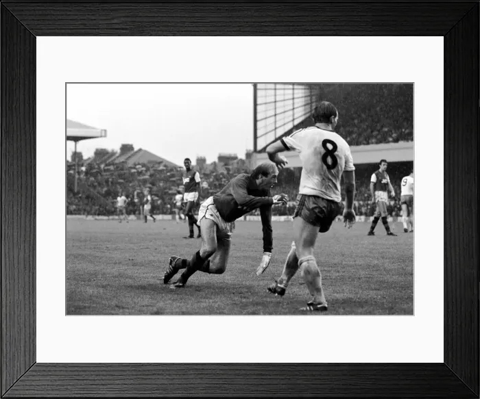 Framed Print : Division One Football, 1982 / 83 Season. Arsenal v West Ham United, Highbury Framed Print : Division One Football, 1982 / 83 Season. Arsenal v West Ham United, Highbury