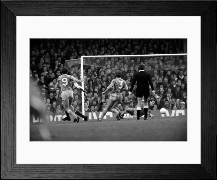 Framed Print : Division One Football 1981 / 82 Season, Arsenal v Manchester City, Highbury Framed Print : Division One Football 1981 / 82 Season, Arsenal v Manchester City, Highbury