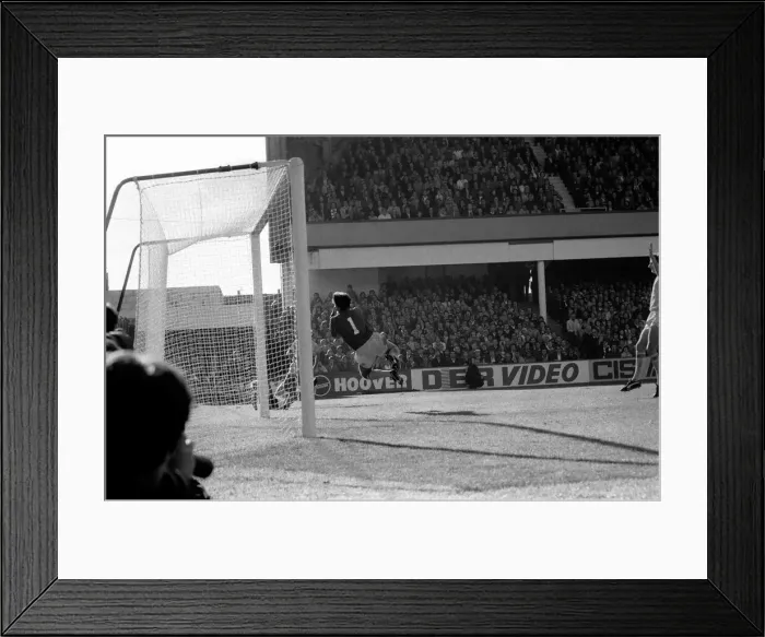 Framed Print : Division One Football 1981  /  82 Season, West Ham United v Liverpool, Upton Park