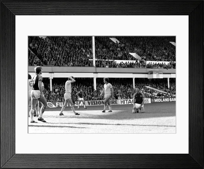 Framed Print : Division One Football 1981 / 82 Season, West Ham United v Liverpool, Upton Park Framed Print : Division One Football 1981 / 82 Season, West Ham United v Liverpool, Upton Park