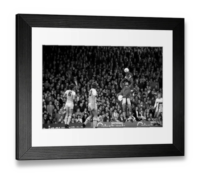 Framed Print : Division One Football, 1981 / 82 Season, Arsenal v Coventry, Highbury Framed Print : Division One Football, 1981 / 82 Season, Arsenal v Coventry, Highbury