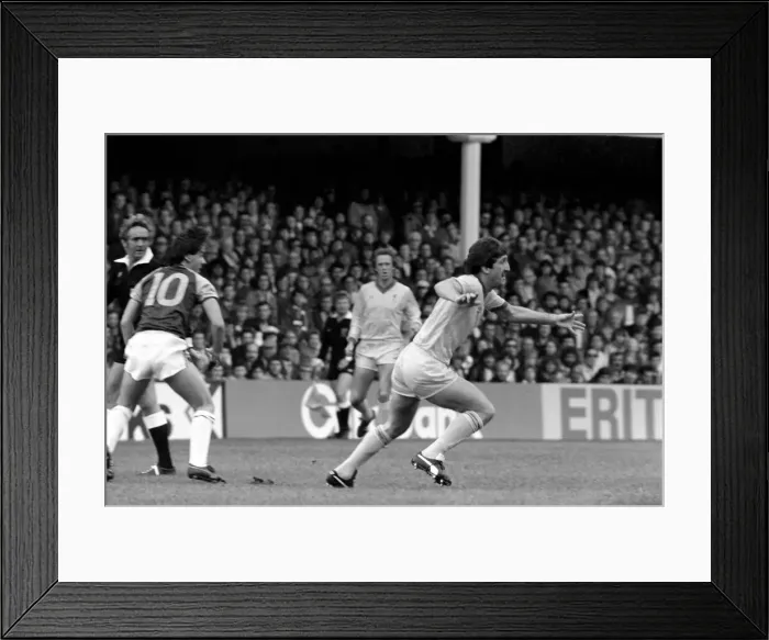 Framed Print : Division One Football 1981 / 82 Season, West Ham United v Liverpool, Upton Park Framed Print : Division One Football 1981 / 82 Season, West Ham United v Liverpool, Upton Park