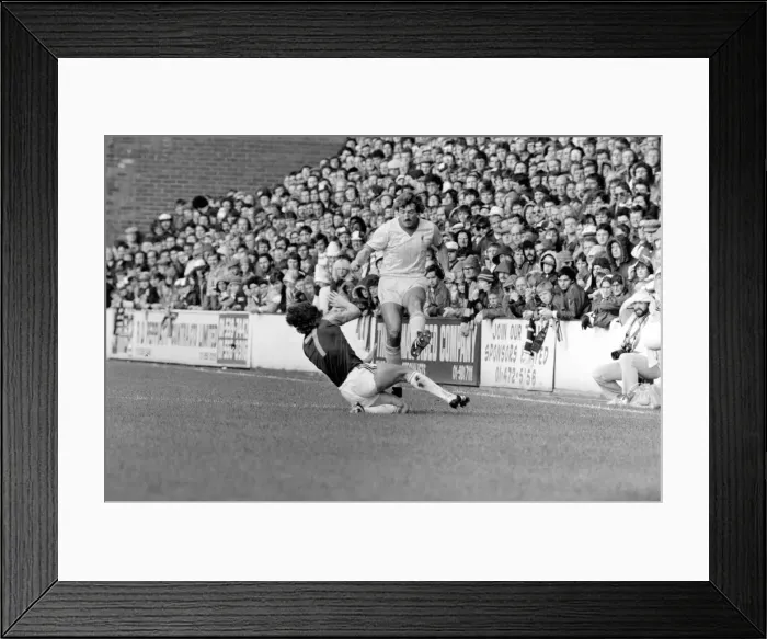 Framed Print : Division One Football 1981 / 82 Season, West Ham United v Liverpool, Upton Park Framed Print : Division One Football 1981 / 82 Season, West Ham United v Liverpool, Upton Park