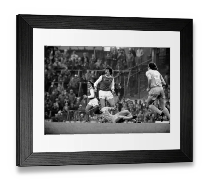 Framed Print : Division One Football 1981 / 82 Season, Arsenal v Manchester City, Highbury Framed Print : Division One Football 1981 / 82 Season, Arsenal v Manchester City, Highbury