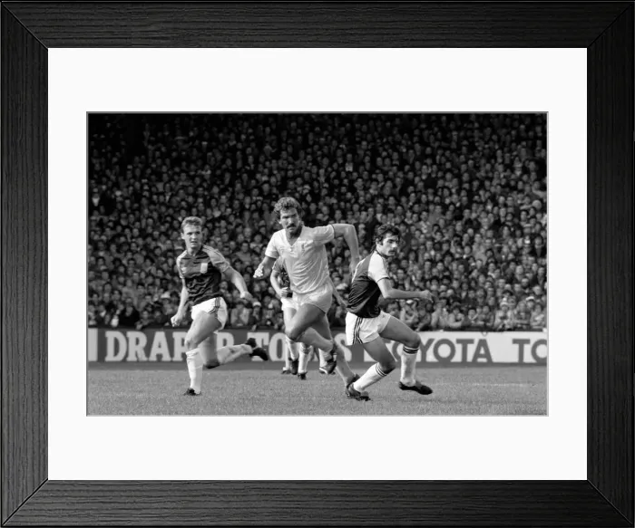 Framed Print : Division One Football 1981 / 82 Season, West Ham United v Liverpool, Upton Park Framed Print : Division One Football 1981 / 82 Season, West Ham United v Liverpool, Upton Park