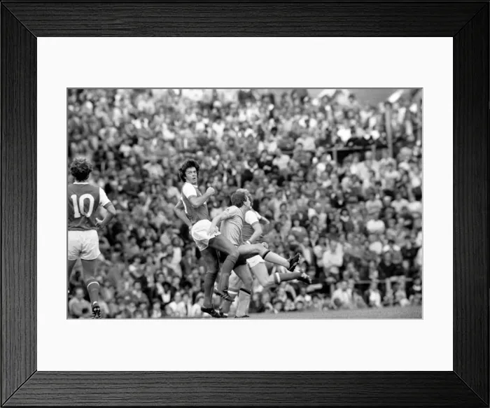 Framed Print : Division One Football 1981 / 82 Season. Arsenal v. Sunderland, Highbury Framed Print : Division One Football 1981 / 82 Season. Arsenal v. Sunderland, Highbury