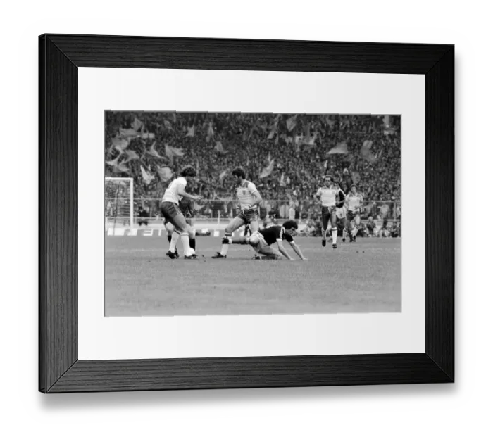 Framed Print : Football Home Internationals 1980 / 81 Season England v Scotland, Wembley Framed Print : Football Home Internationals 1980 / 81 Season England v Scotland, Wembley
