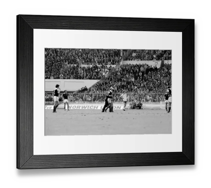 Framed Print : Football Home Internationals 1980  /  81 Season England v Scotland, Wembley