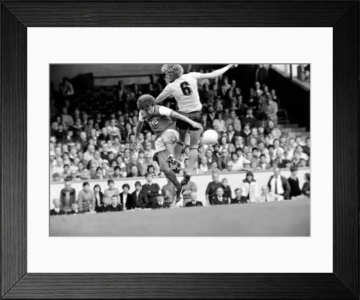 Framed Print : Division One Football 1981 / 82 Season. Arsenal v. Sunderland, Highbury Framed Print : Division One Football 1981 / 82 Season. Arsenal v. Sunderland, Highbury