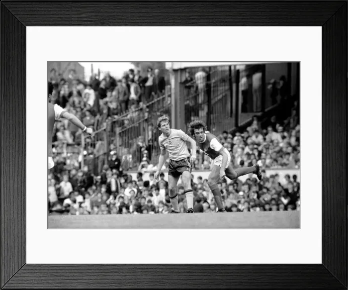 Framed Print : Division One Football 1981 / 82 Season. Arsenal v. Sunderland, Highbury Framed Print : Division One Football 1981 / 82 Season. Arsenal v. Sunderland, Highbury