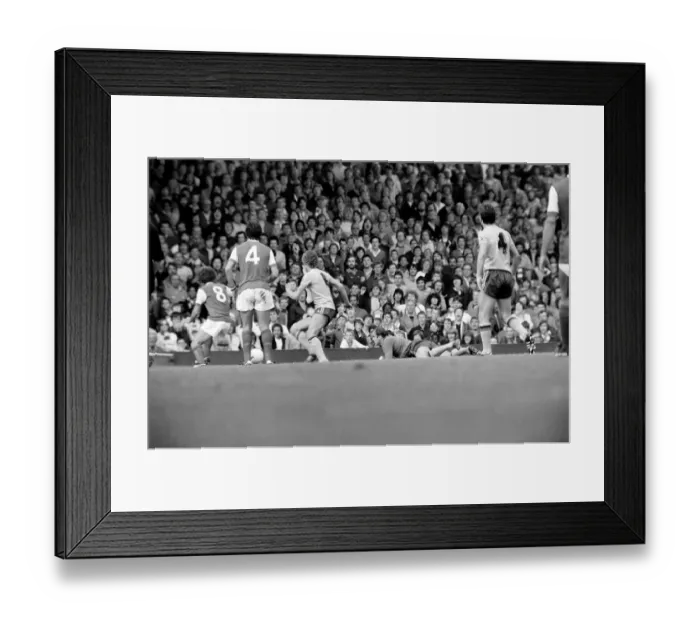 Framed Print : Division One Football 1981 / 82 Season. Arsenal v. Sunderland, Highbury Framed Print : Division One Football 1981 / 82 Season. Arsenal v. Sunderland, Highbury