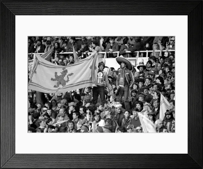 Framed Print : Football Home Internationals 1980 / 81 Season England v Scotland, Wembley Framed Print : Football Home Internationals 1980 / 81 Season England v Scotland, Wembley