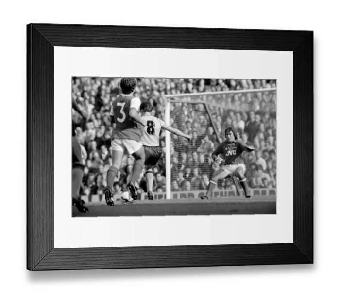 Framed Print : Division One Football 1981  /  82 Season. Arsenal v. Sunderland, Highbury