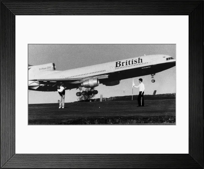 Framed Print : It would appear that disaster is immenent but golfers Stuart Campbell Framed Print : It would appear that disaster is immenent but golfers Stuart Campbell