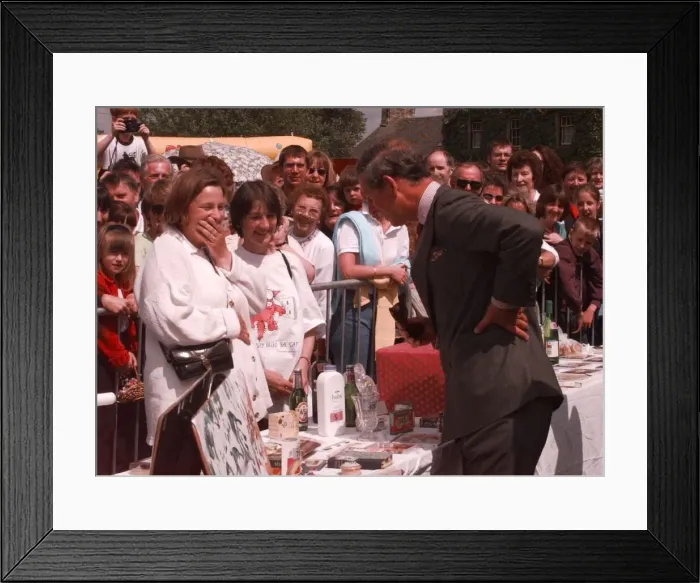 Framed Print : Prince Charles at Fair May 1998 meeting stall holders at the Tetbury Woolsack Fayre
