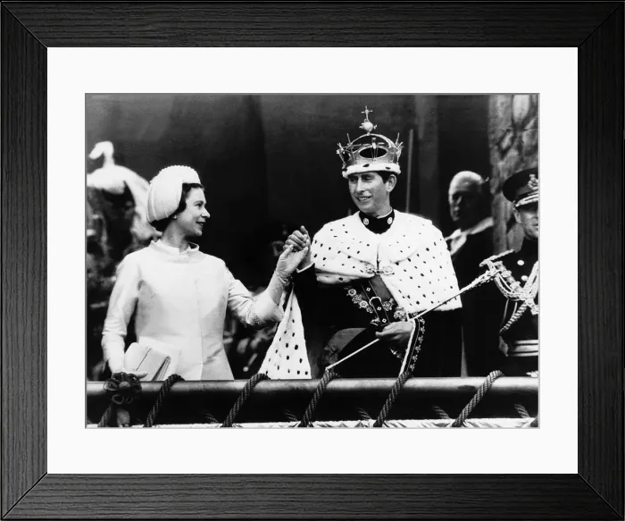 Framed Print : Prince Charles with his mother Queen Elizabeth II at his Investiture at Caernarfon Framed Print : Prince Charles with his mother Queen Elizabeth II at his Investiture at Caernarfon