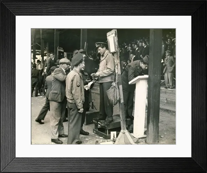Framed Print : Private Jim Roberts of Boston, Mass. USA stands with outher bookmakers at Plymouth Framed Print : Private Jim Roberts of Boston, Mass. USA stands with outher bookmakers at Plymouth