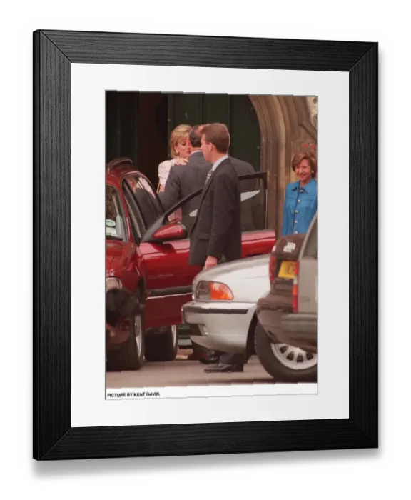 Framed Print : Prince Charles and Princess Diana kissing after being at Eton College for Eton Open Day Framed Print : Prince Charles and Princess Diana kissing after being at Eton College for Eton Open Day