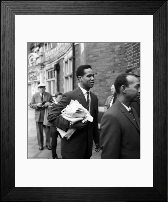 Framed Print : Garfield Sobers at the Oval, Aug 1963 Framed Print : Garfield Sobers at the Oval, Aug 1963