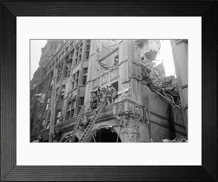 Framed Print : Rescue operation on City Road after daylight raid. 11th October 1940