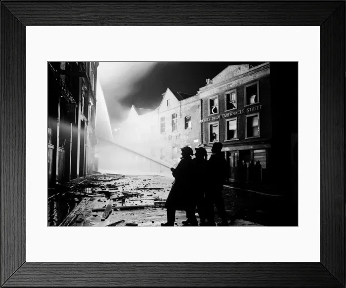 Framed Print : Firemen at work at Liptons Storehouse on Tabernacle St, Shoreditch