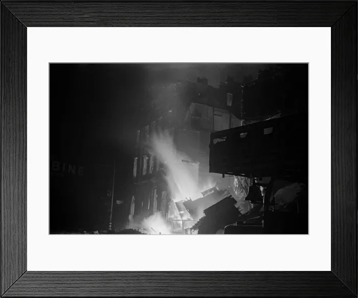 Framed Print : Fires at Waterloo during 2nd fire of London, 29th December 1940 Framed Print : Fires at Waterloo during 2nd fire of London, 29th December 1940