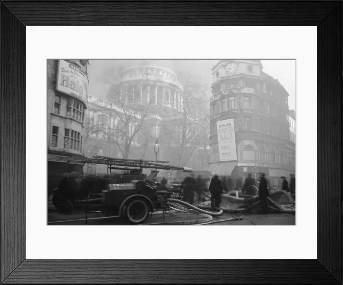 Framed Print : St Pauls Cathedral seen from the church yard after a night of bombing on 29th