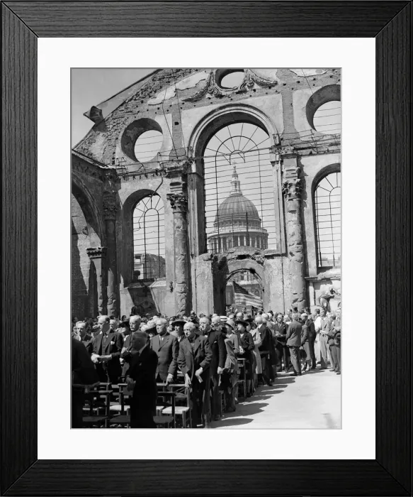 Framed Print : Service being held at St. Mary and Bow church in London during the Blitz attack of Framed Print : Service being held at St. Mary and Bow church in London during the Blitz attack of