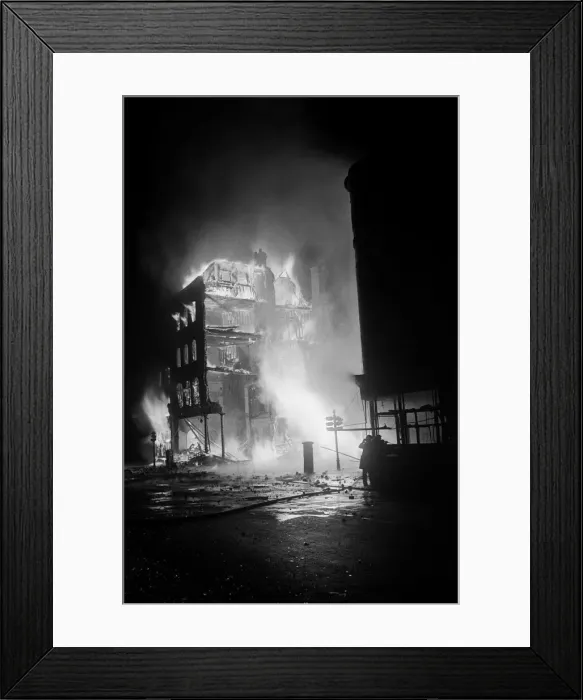 Framed Print : Fires blazing at Southwark during the night of 16th April 1941 Framed Print : Fires blazing at Southwark during the night of 16th April 1941