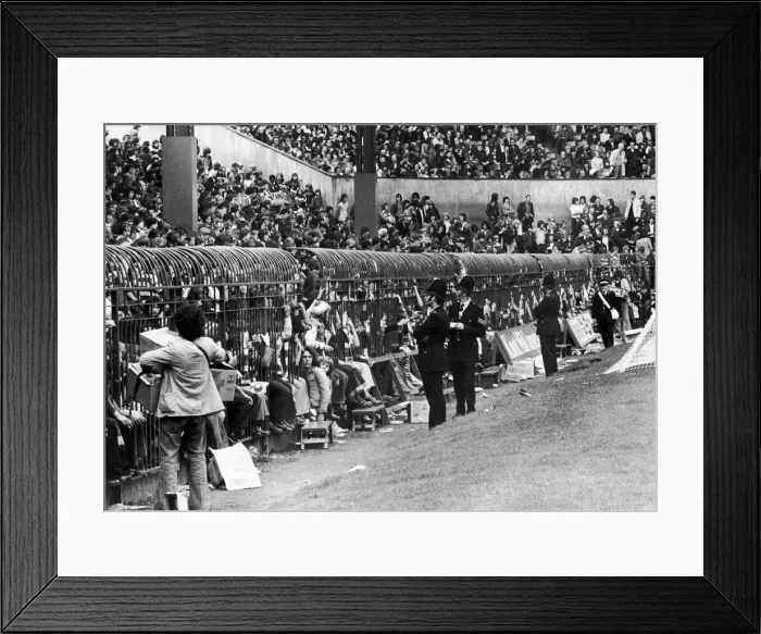Framed Print : English League Division Two match at Old Trafford. Manchester United 4 v Millwall 0 Framed Print : English League Division Two match at Old Trafford. Manchester United 4 v Millwall 0