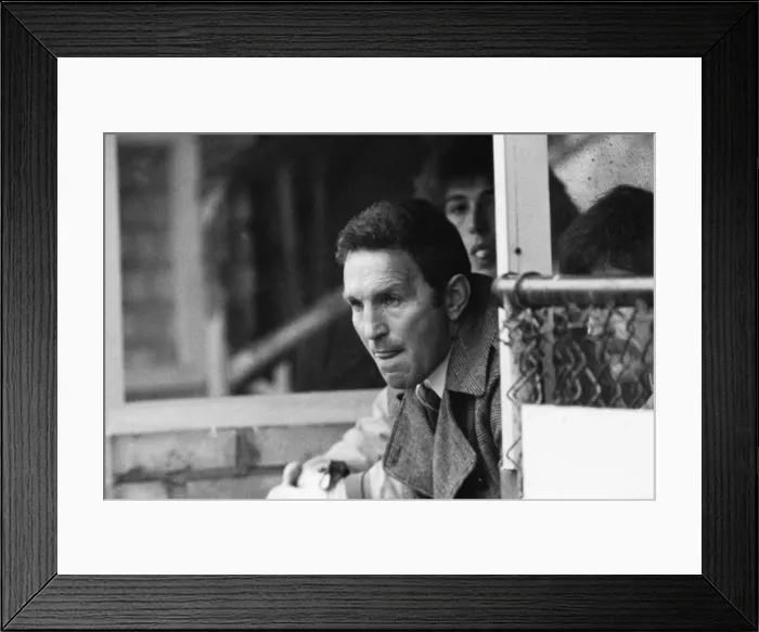Framed Print : English League Division One match at Carrow Road. Norwich City 2 v Chelsea 2 Framed Print : English League Division One match at Carrow Road. Norwich City 2 v Chelsea 2