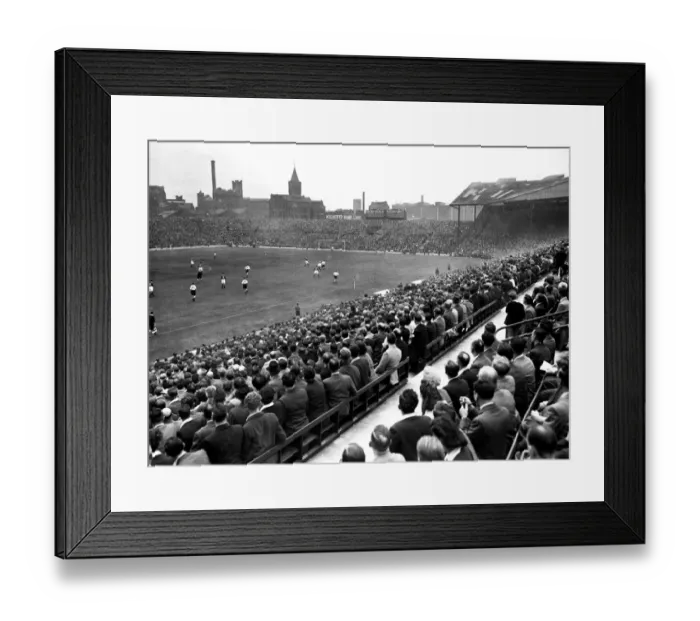 Framed Print : Manchester United v Bolton. Manchester United return to Old Trafford August 1949 Framed Print : Manchester United v Bolton. Manchester United return to Old Trafford August 1949