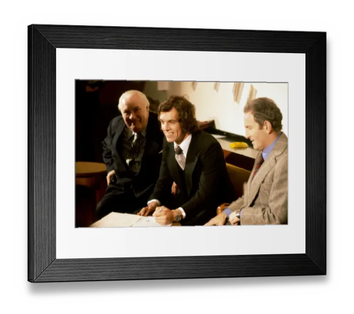 Framed Print : Scottish forward Joe Jordan with manager Dave Sexton (right Framed Print : Scottish forward Joe Jordan with manager Dave Sexton (right