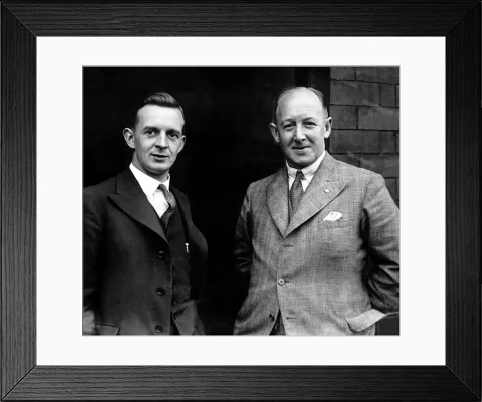 Framed Print : Manchester United manager Scott Duncan wih Mr Crickman November 1935