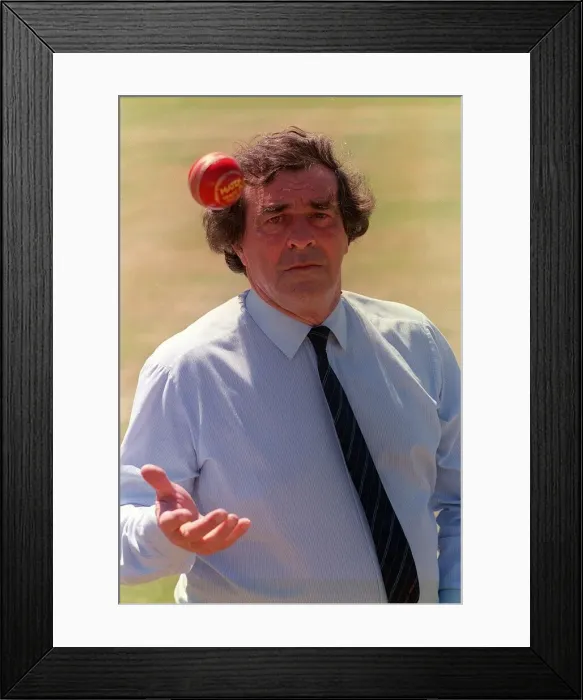 Framed Print : Cricketer Fred Truman in Sunday People studio July 1990 with cricket ball Framed Print : Cricketer Fred Truman in Sunday People studio July 1990 with cricket ball