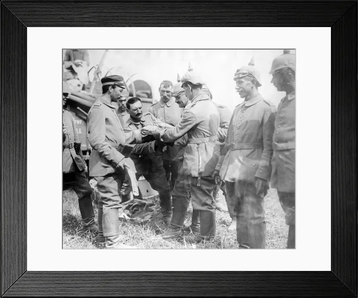 Framed Print : World War I Issuing rations to German soldiers Framed Print : World War I Issuing rations to German soldiers