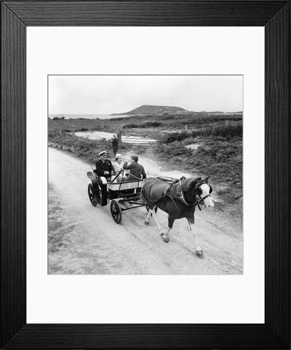 Framed Print : Queen Elizabeth and Prince Charles touring the Scilly Isles 1967 in a horse drawn Framed Print : Queen Elizabeth and Prince Charles touring the Scilly Isles 1967 in a horse drawn