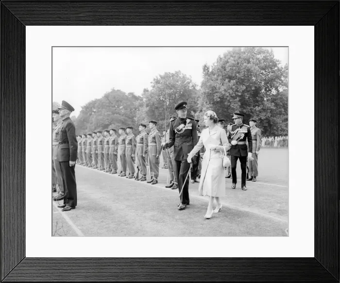Framed Print : The Queen at Winchester July 1955 Queen Elizabeth ll inspects the Kings Royal Rifle Framed Print : The Queen at Winchester July 1955 Queen Elizabeth ll inspects the Kings Royal Rifle