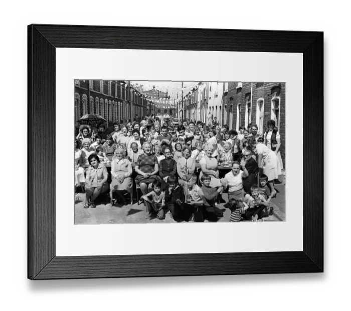 Framed Print : Royal Wedding Celebrations In Ulster July 1981 Residents of Sugarfield Street Framed Print : Royal Wedding Celebrations In Ulster July 1981 Residents of Sugarfield Street