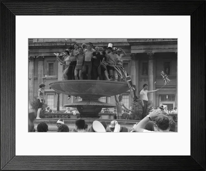 Framed Print : The nation celebrated the happy couples joy as Lady Diana Spencer