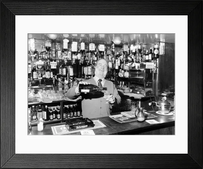Framed Print : Godfrey Evans Cricketer who now runs a pub Dbase A©Mirrorpix